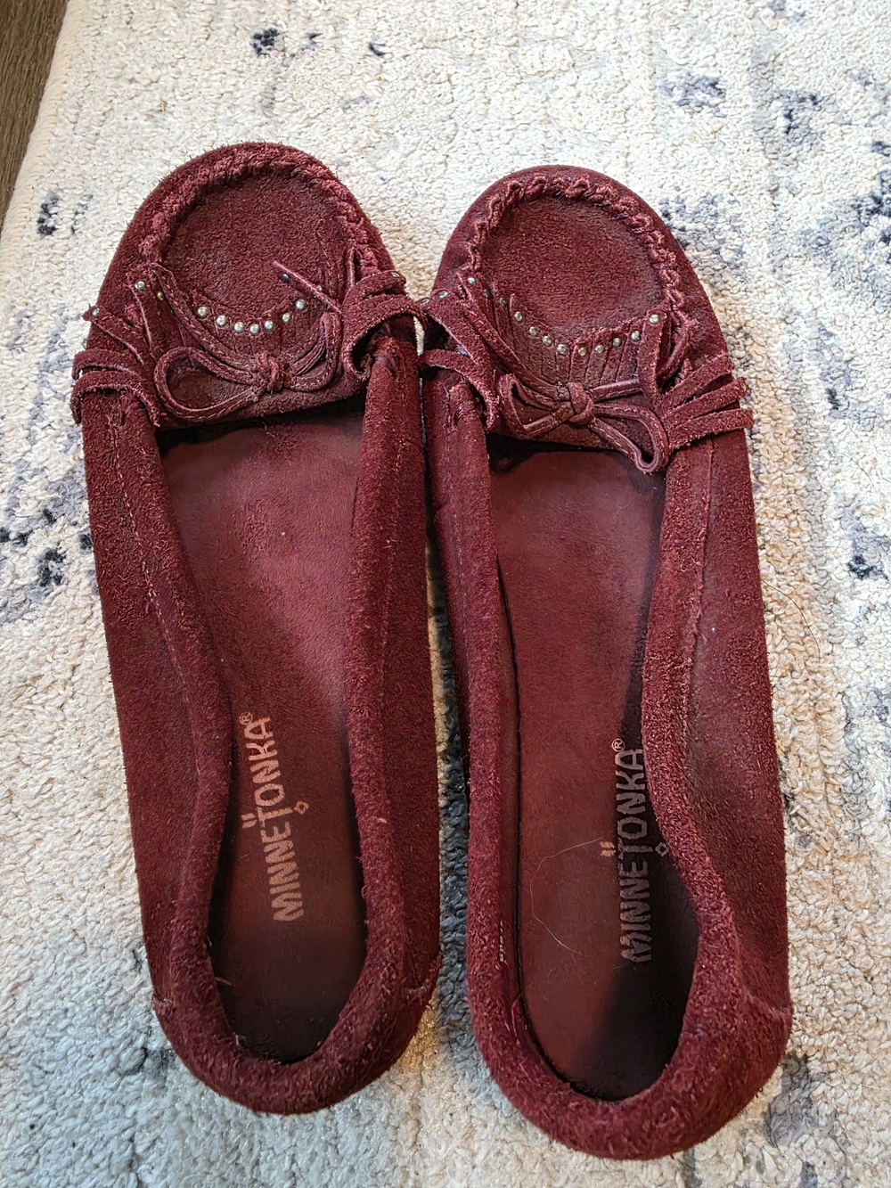 Minnetonka Kilty Hardsole Women's Burgundy Suede Moccasins Sz 9.5 - Picture 2 of 4